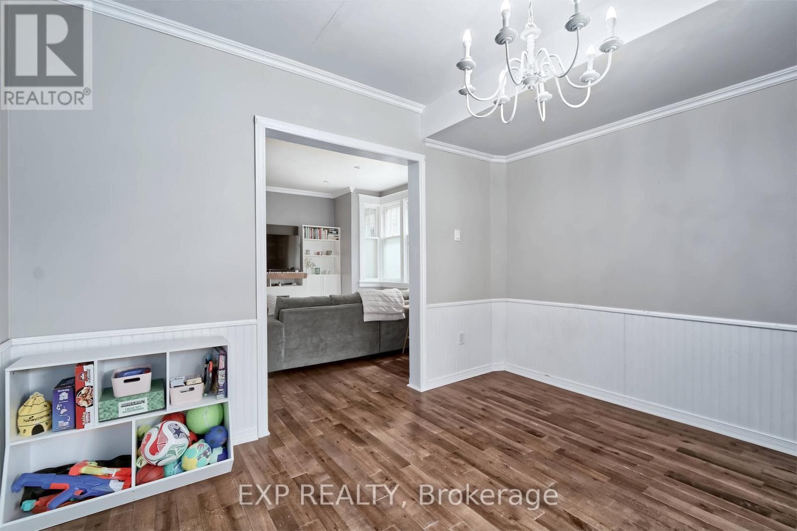 Single Family at 49 Euclid Avenue, London South (South F), Ontario - Photo 10 - RE/MAX Garden City Realty