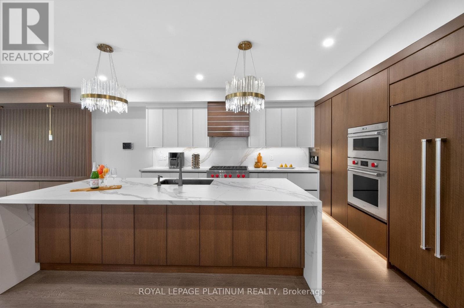 Single Family at 7 Arch Road, Mississauga (Streetsville), Ontario - Photo 4 - RE/MAX Garden City Realty