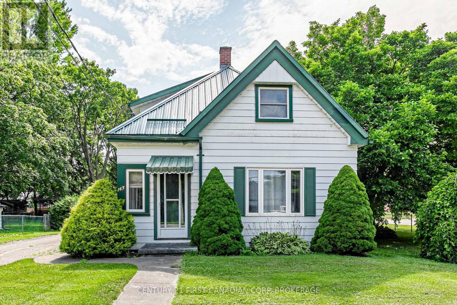 Single Family at 143 George Street, Zorra (Thamesford), Ontario - Photo 2 - RE/MAX Garden City Realty