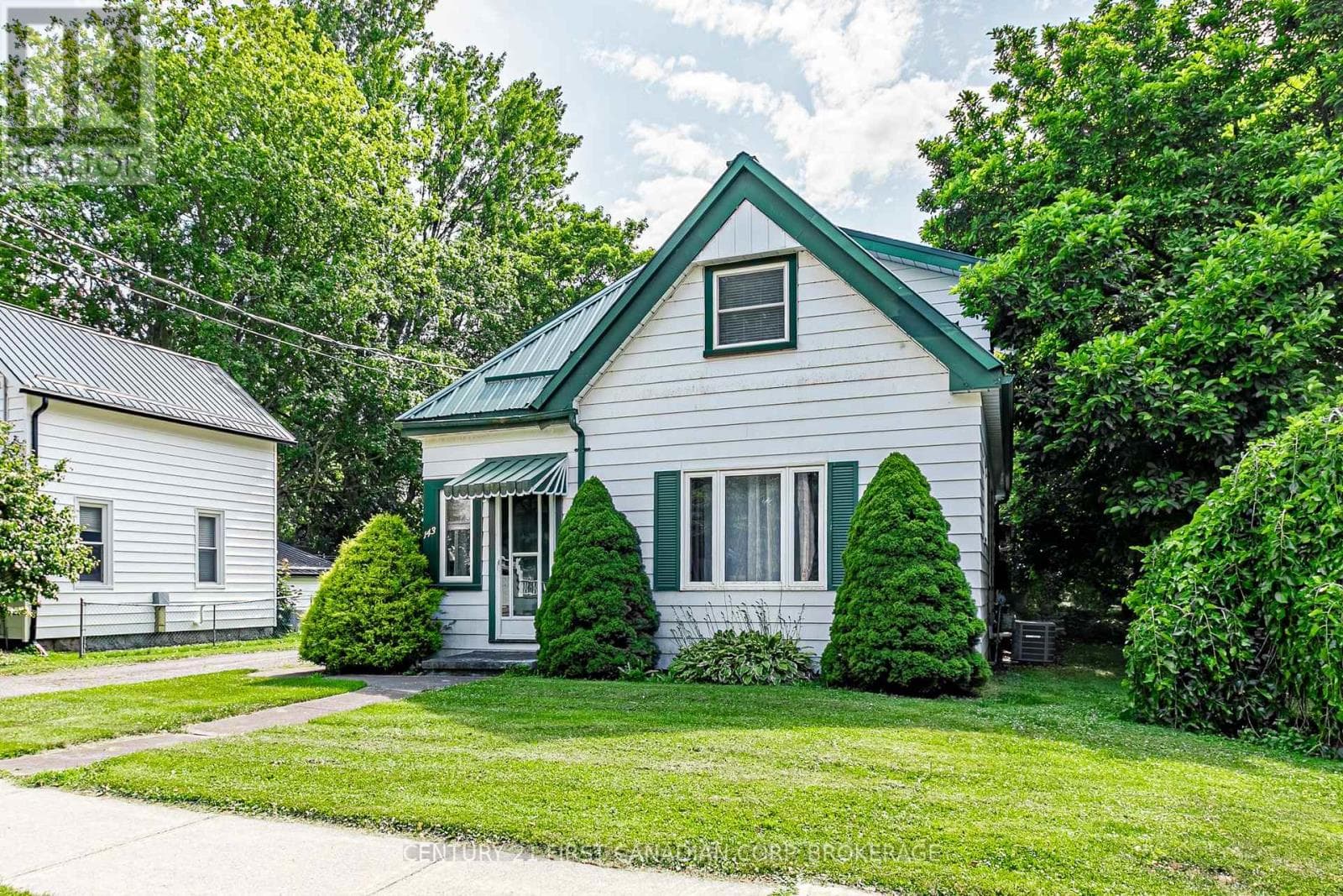 Single Family at 143 George Street, Zorra (Thamesford), Ontario - Photo 3 - RE/MAX Garden City Realty