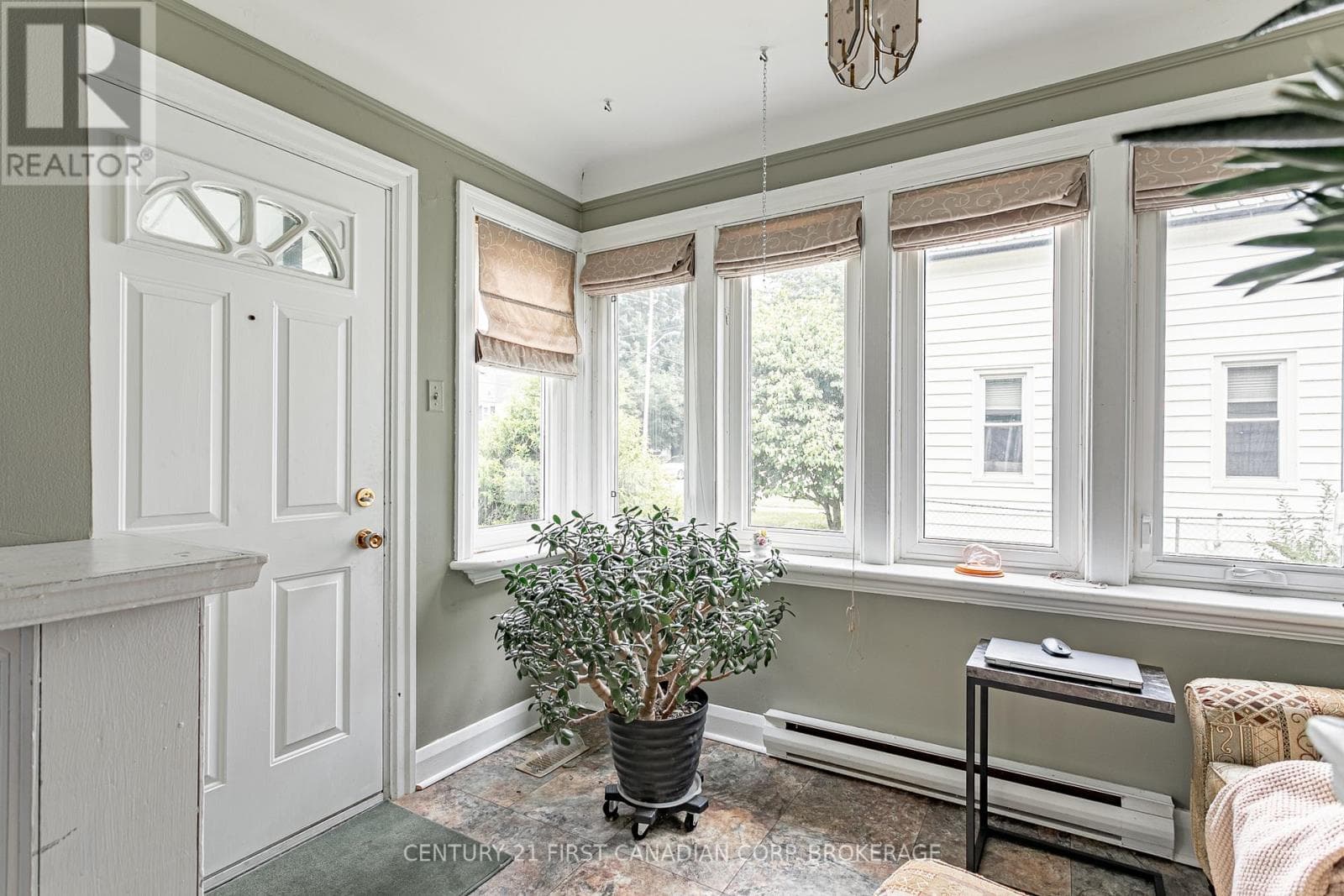 Single Family at 143 George Street, Zorra (Thamesford), Ontario - Photo 4 - RE/MAX Garden City Realty