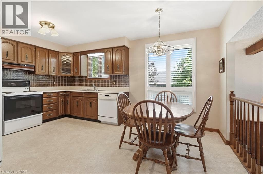 Single Family at 11 TANERA Crescent, St. Catharines, Ontario - Photo 9 - RE/MAX Garden City Realty