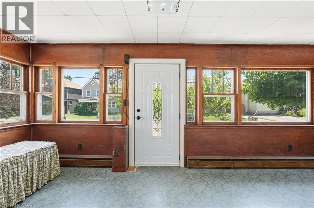 Single Family at 4587 THIRD Avenue, Niagara Falls, Ontario - Photo 5 - RE/MAX Garden City Realty