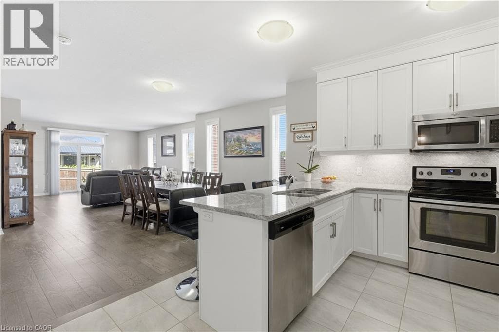 Single Family at 4 ELLIS Avenue, St. Catharines, Ontario - Photo 10 - RE/MAX Garden City Realty