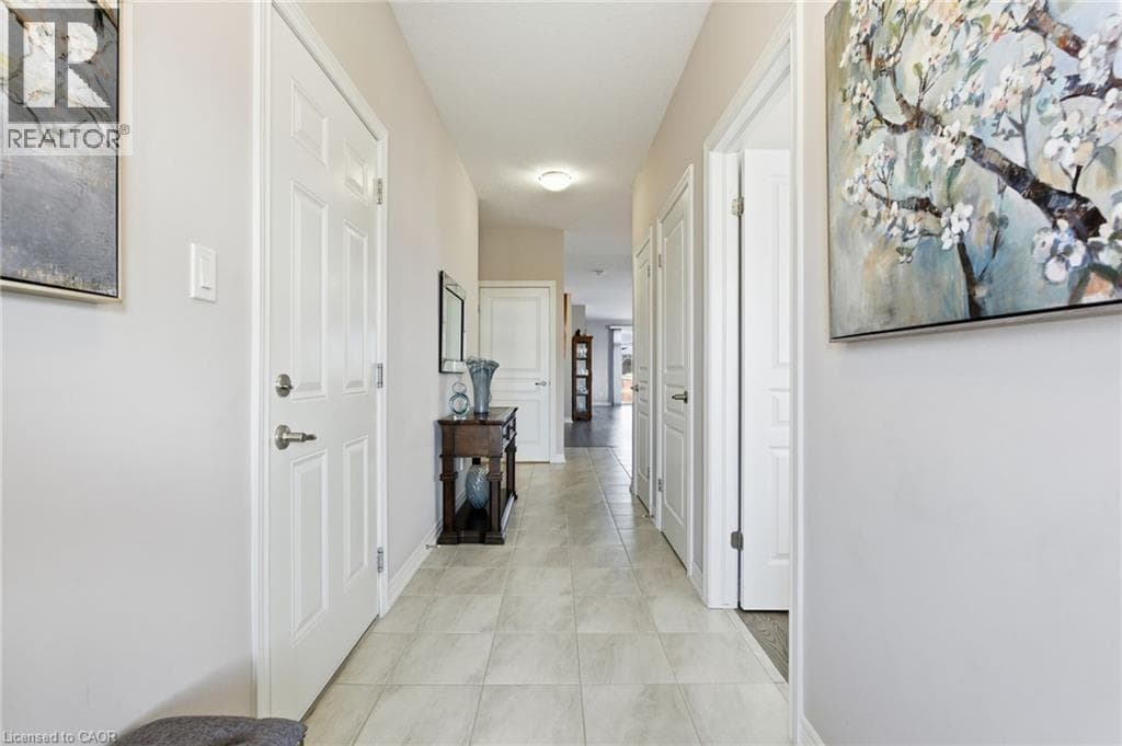 Single Family at 4 ELLIS Avenue, St. Catharines, Ontario - Photo 4 - RE/MAX Garden City Realty