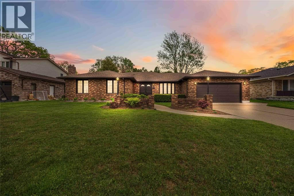 632 ESSER Crescent