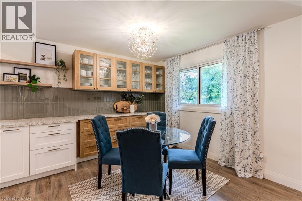 Single Family at 17 WOODSVIEW Avenue, Grimsby, Ontario - Photo 6 - RE/MAX Garden City Realty