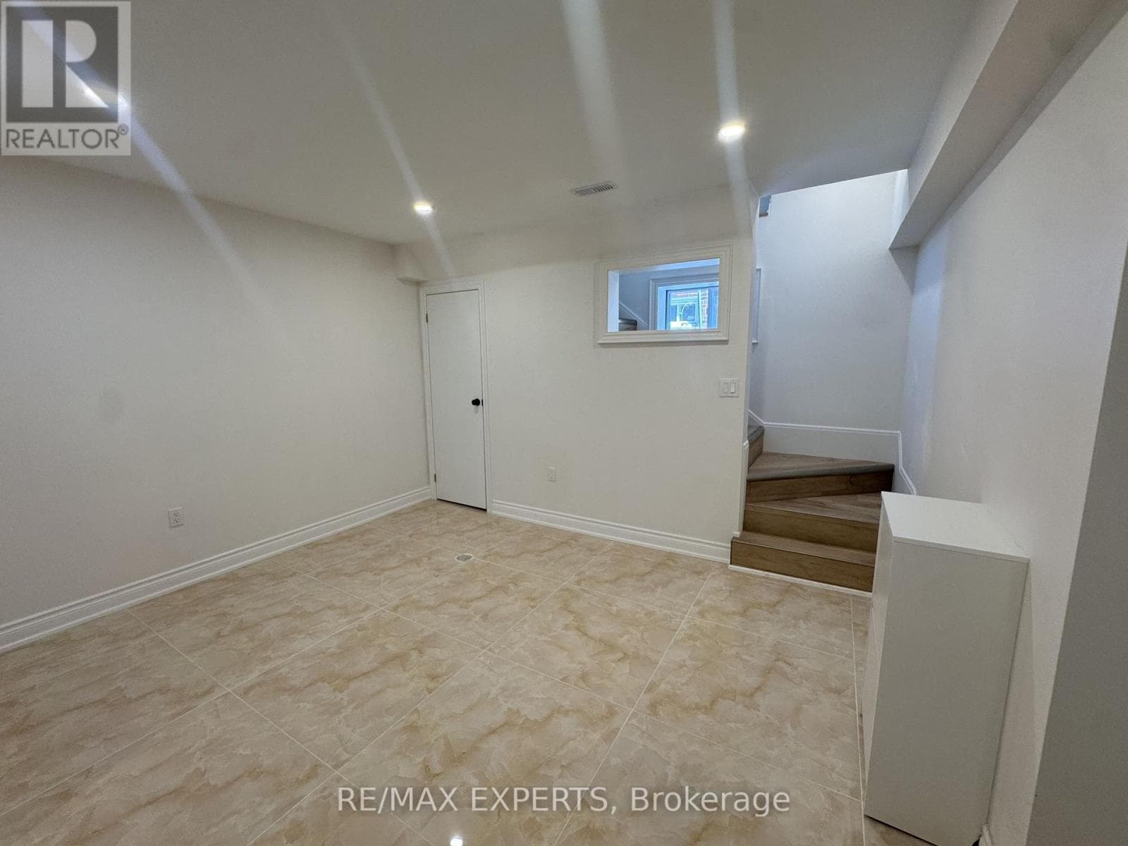 Single Family at 209 Ridge Road, Caledon (Bolton West), Ontario - Photo 2 - RE/MAX Garden City Realty