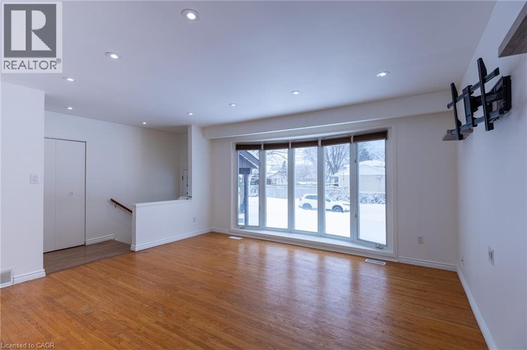 Single Family at Main- 1 ELDRID Court, Grimsby, Ontario - Photo 5 - RE/MAX Garden City Realty