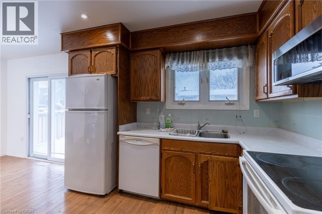 Single Family at Main- 1 ELDRID Court, Grimsby, Ontario - Photo 9 - RE/MAX Garden City Realty