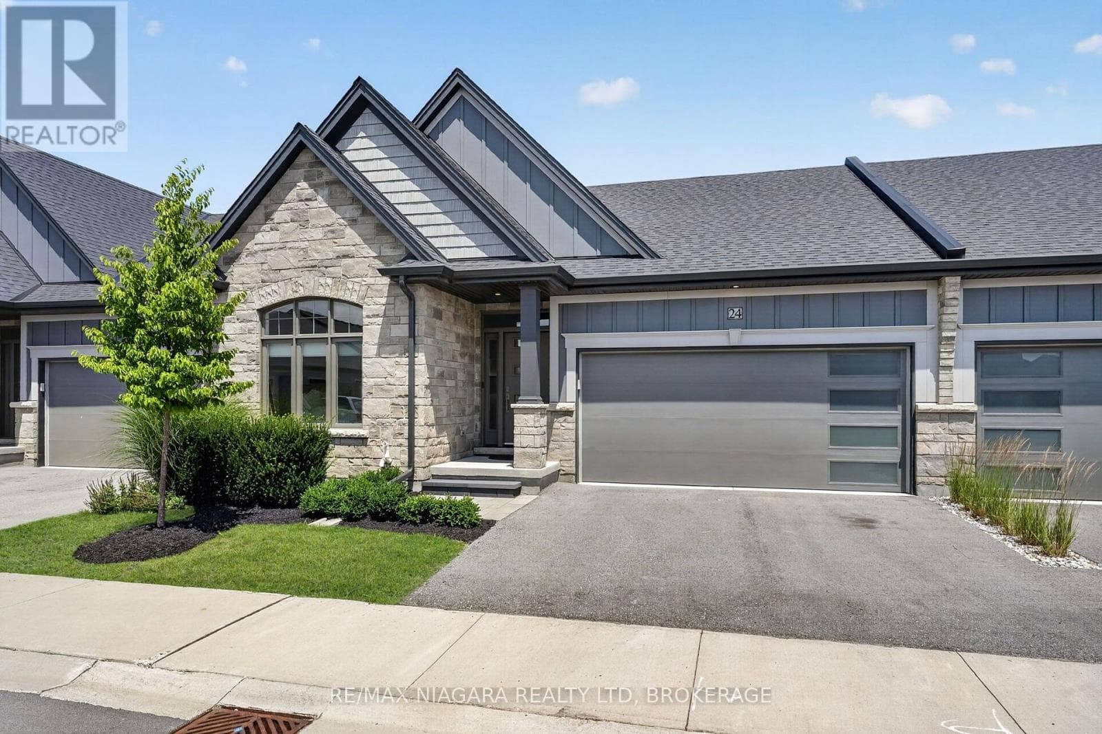 Single Family at 24 Peachtree Lane, Niagara-on-the-Lake (Virgil), Ontario - Photo 2 - RE/MAX Garden City Realty