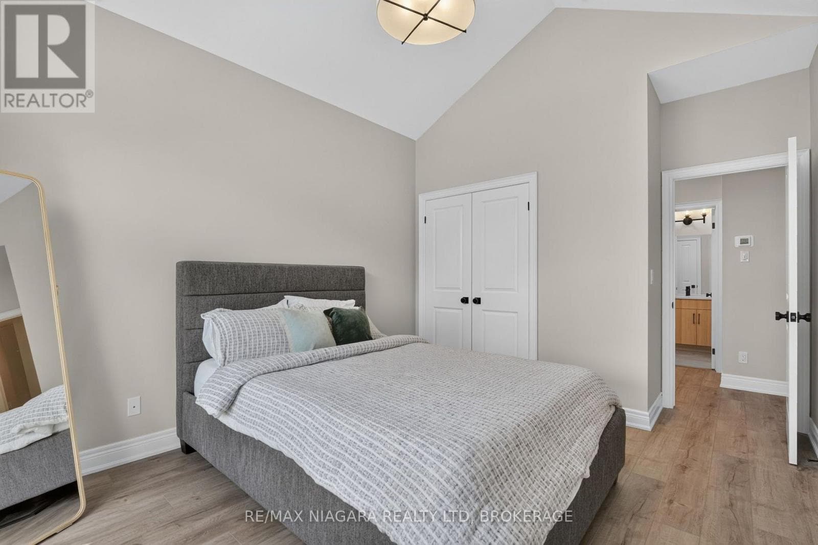 Single Family at 24 Peachtree Lane, Niagara-on-the-Lake (Virgil), Ontario - Photo 6 - RE/MAX Garden City Realty