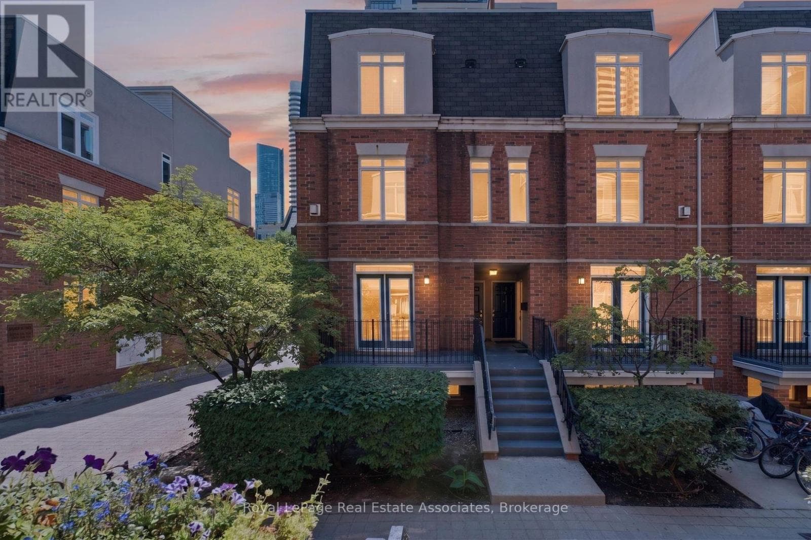 206- 415 Jarvis Street