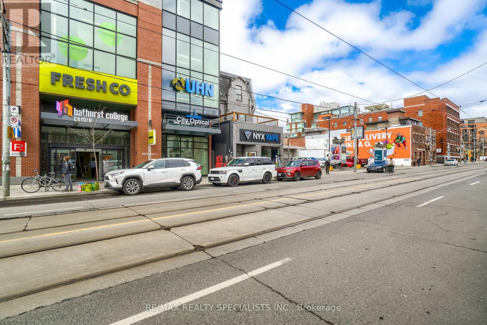 2- 450 Bathurst Street