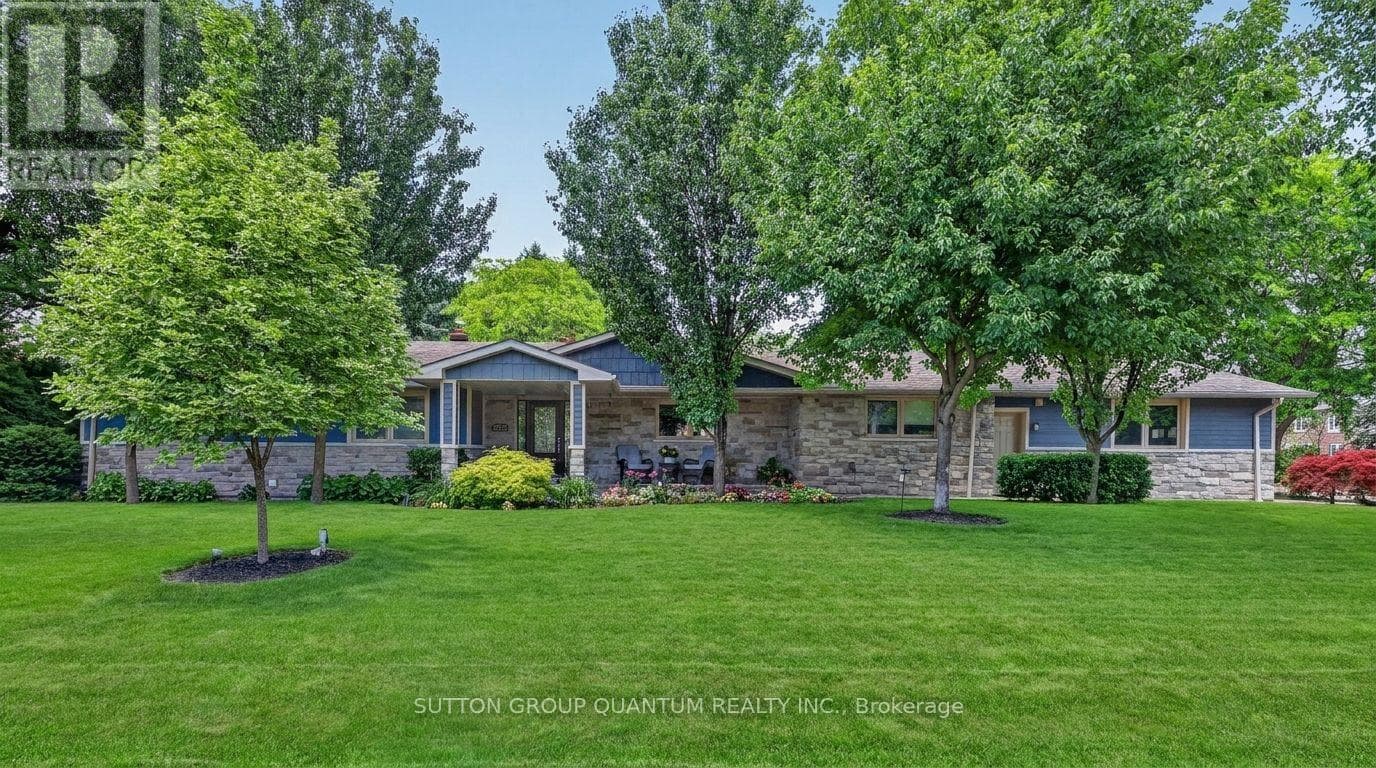 2233 Oneida Crescent