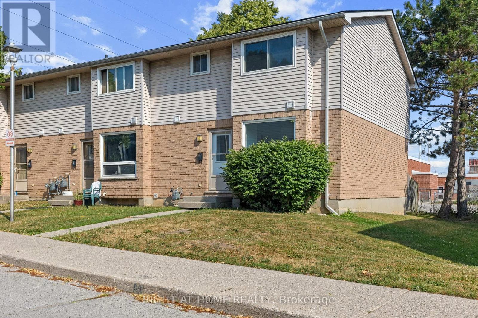 Single Family at 59- 550 Second Street, London East (East H), Ontario - Photo 2 - RE/MAX Garden City Realty