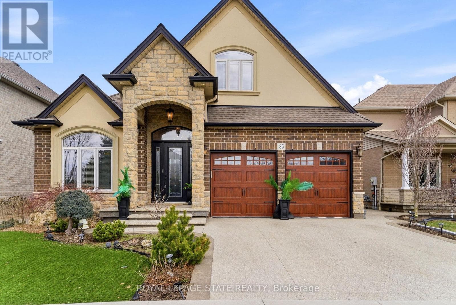 Single Family at 85 Hillcroft Drive, Hamilton (Stoney Creek Mountain), Ontario - Photo 3 - RE/MAX Garden City Realty