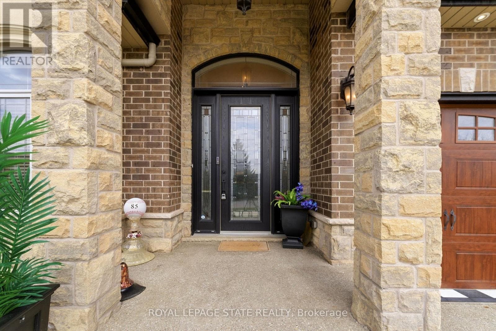 Single Family at 85 Hillcroft Drive, Hamilton (Stoney Creek Mountain), Ontario - Photo 4 - RE/MAX Garden City Realty