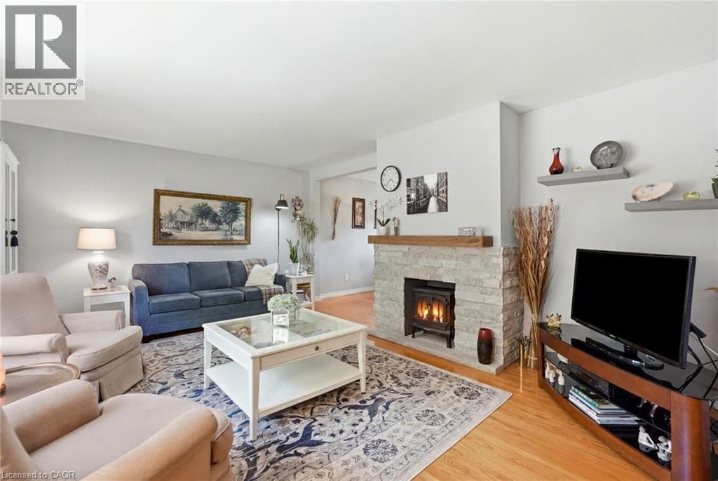Single Family at 204 MAIN Street, Grimsby, Ontario - Photo 6 - RE/MAX Garden City Realty