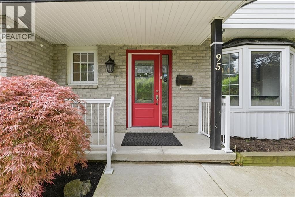 Single Family at 95 BIRCHPARK Drive, Grimsby, Ontario - Photo 4 - RE/MAX Garden City Realty