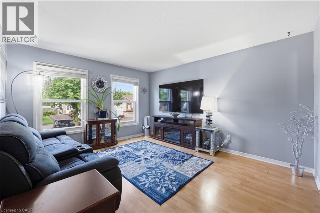 Single Family at 5709 DEERBROOK Street, Niagara Falls, Ontario - Photo 4 - RE/MAX Garden City Realty