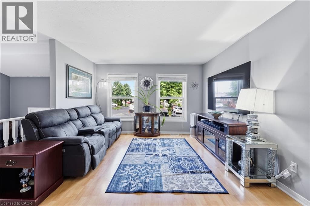 Single Family at 5709 DEERBROOK Street, Niagara Falls, Ontario - Photo 6 - RE/MAX Garden City Realty