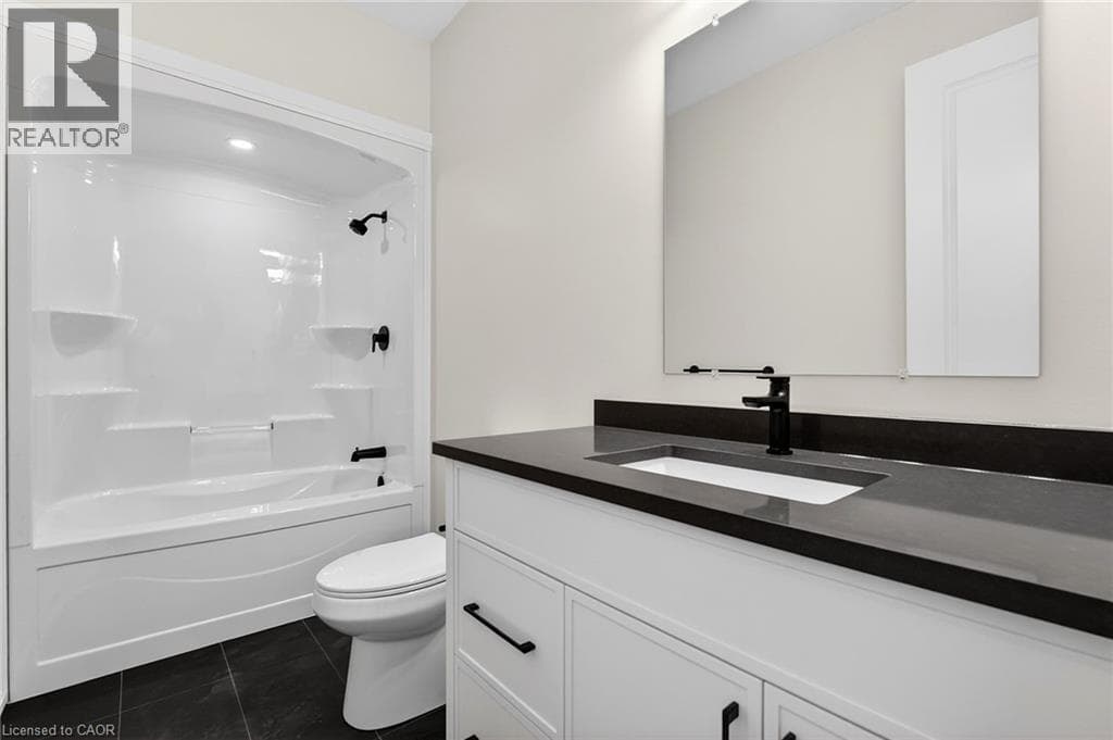 Single Family at 6192 CURLIN Crescent, Niagara Falls, Ontario - Photo 6 - RE/MAX Garden City Realty