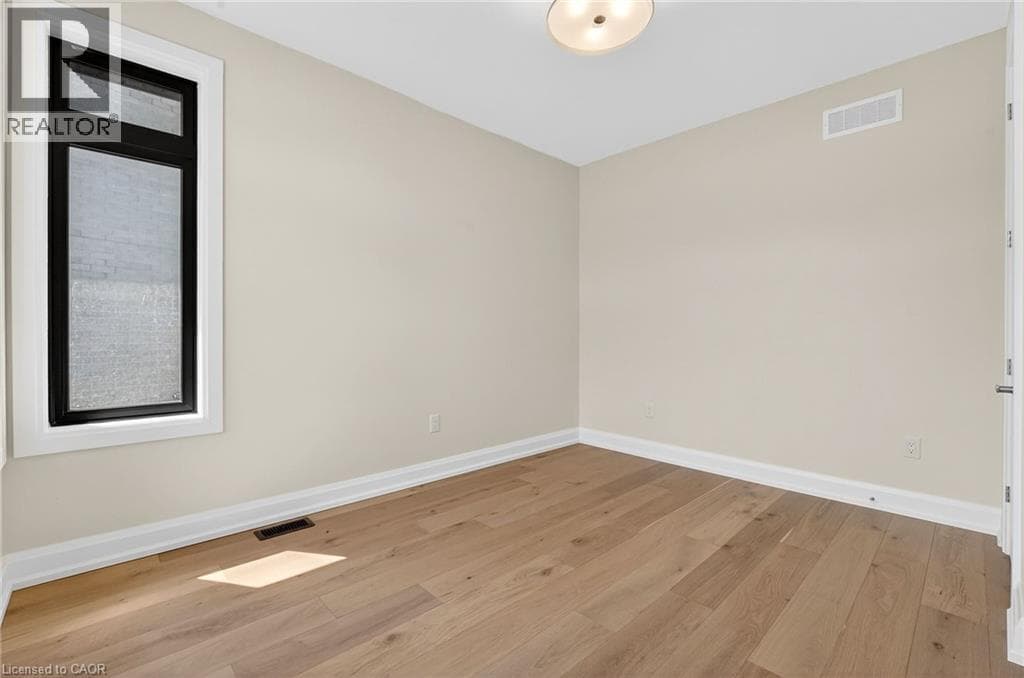 Single Family at 6192 CURLIN Crescent, Niagara Falls, Ontario - Photo 5 - RE/MAX Garden City Realty