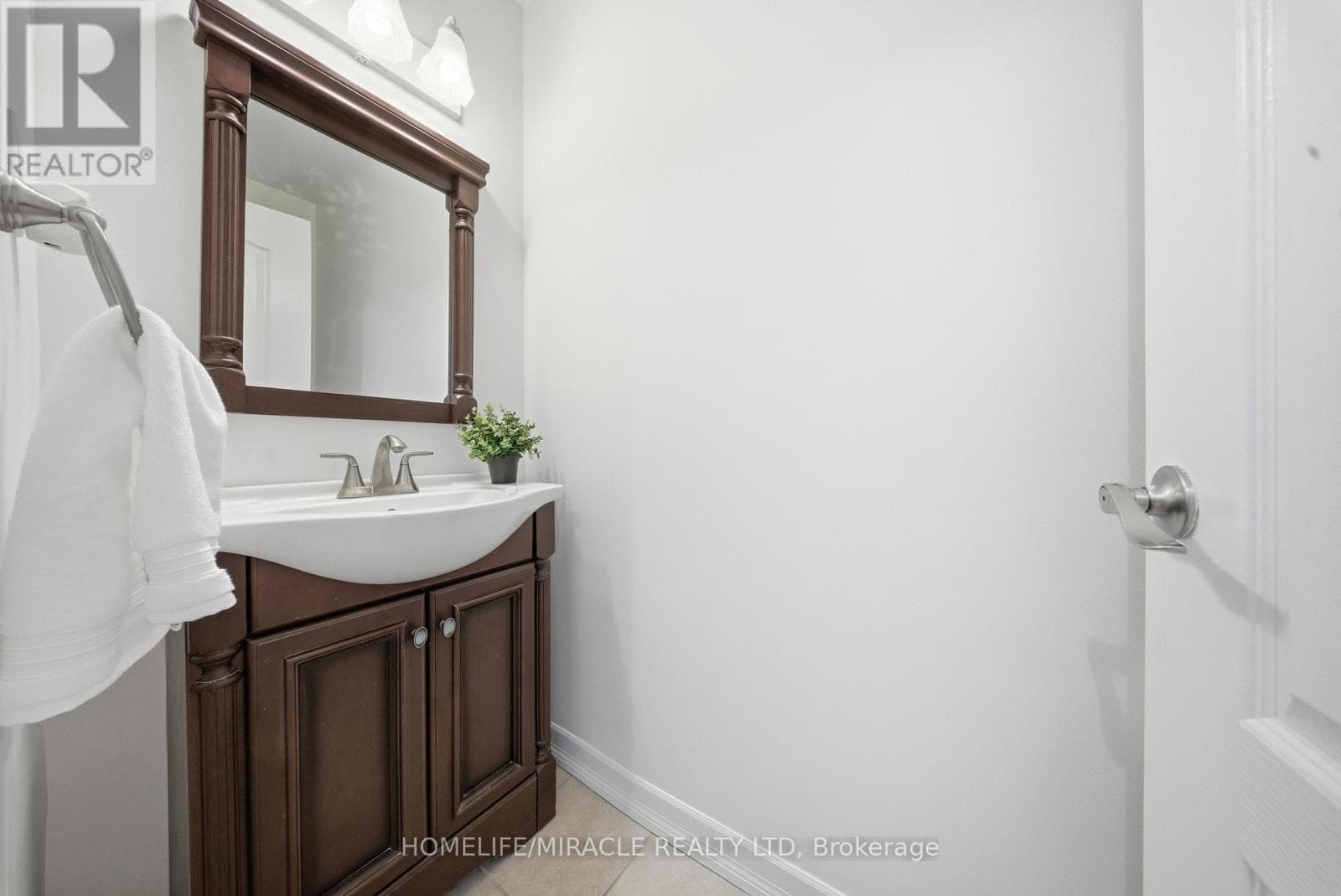 Single Family at 4343 Alta Court, Mississauga (Rathwood), Ontario - Photo 6 - RE/MAX Garden City Realty