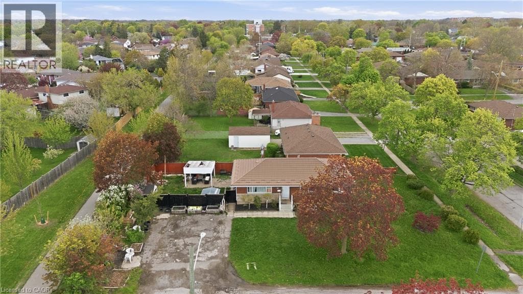 Single Family at 42 SUNNYLEA Drive, St. Catharines, Ontario - Photo 7 - RE/MAX Garden City Realty