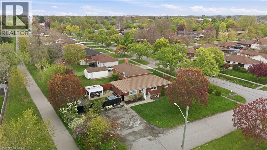 Single Family at 42 SUNNYLEA Drive, St. Catharines, Ontario - Photo 8 - RE/MAX Garden City Realty