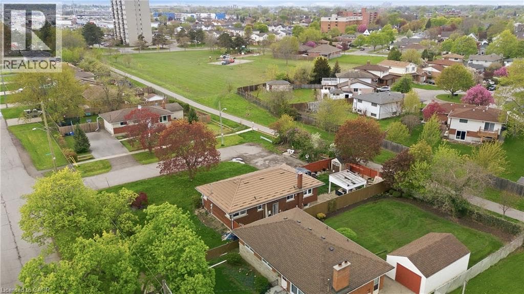 Single Family at 42 SUNNYLEA Drive, St. Catharines, Ontario - Photo 10 - RE/MAX Garden City Realty