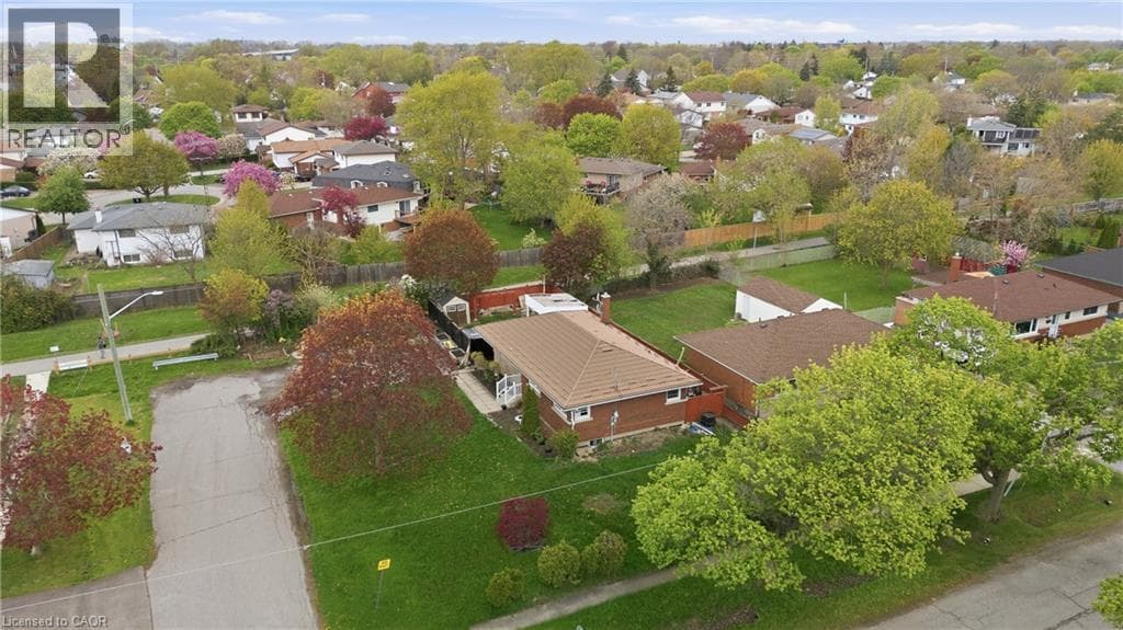 Single Family at 42 SUNNYLEA Drive, St. Catharines, Ontario - Photo 9 - RE/MAX Garden City Realty
