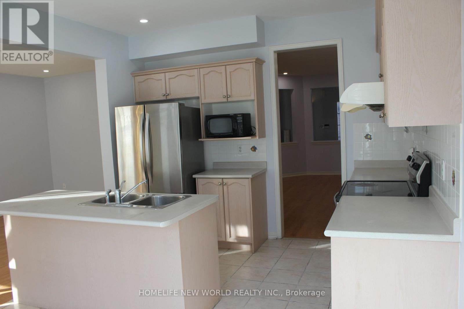 Single Family at 31 Barkwood Hollow, Markham (Berczy), Ontario - Photo 10 - RE/MAX Garden City Realty