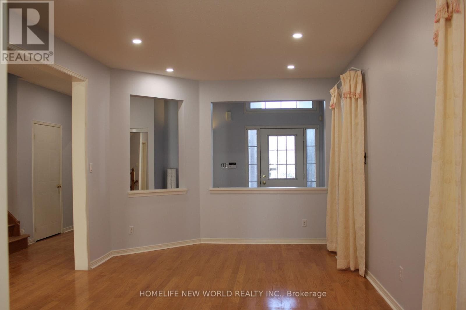 Single Family at 31 Barkwood Hollow, Markham (Berczy), Ontario - Photo 3 - RE/MAX Garden City Realty