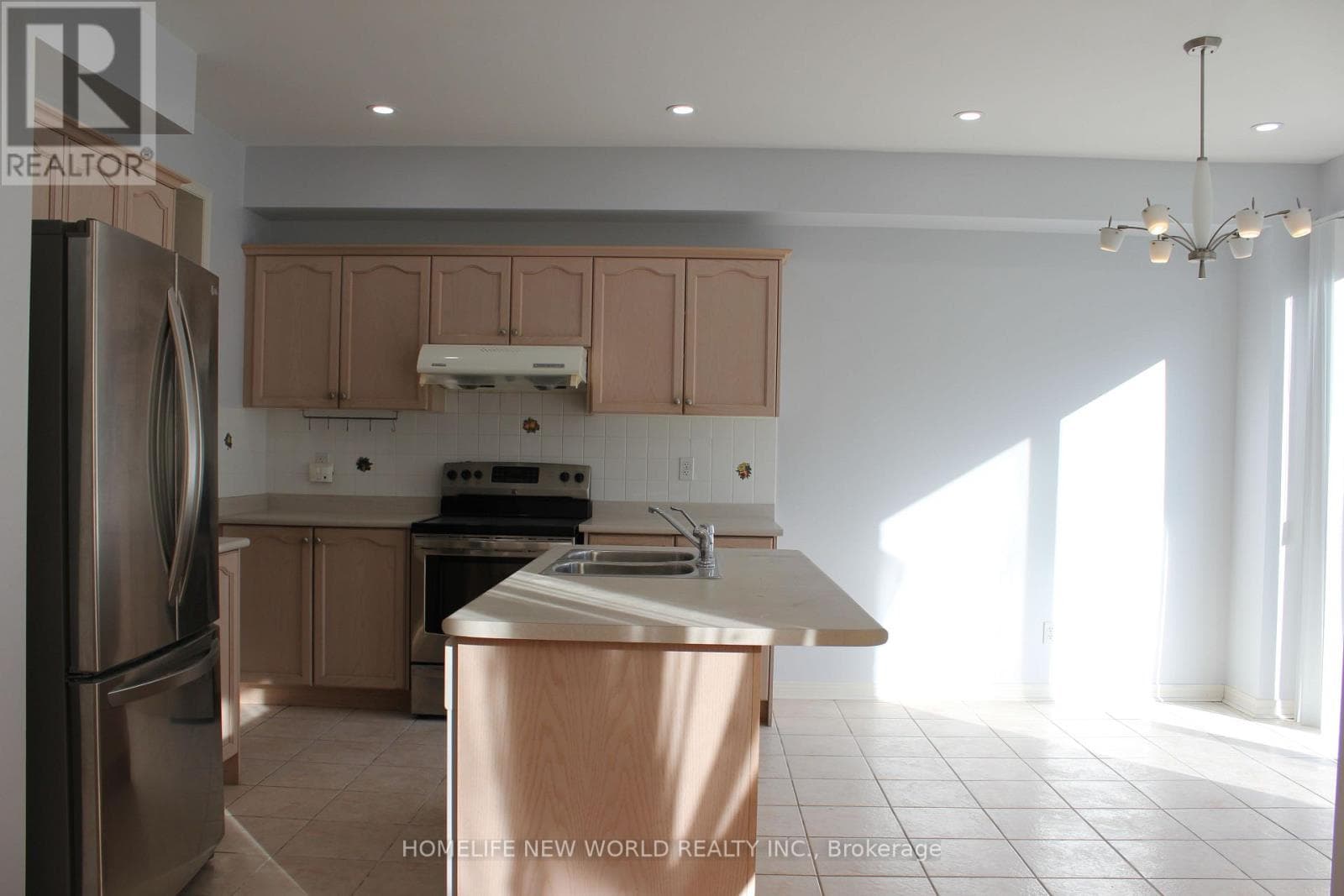 Single Family at 31 Barkwood Hollow, Markham (Berczy), Ontario - Photo 7 - RE/MAX Garden City Realty