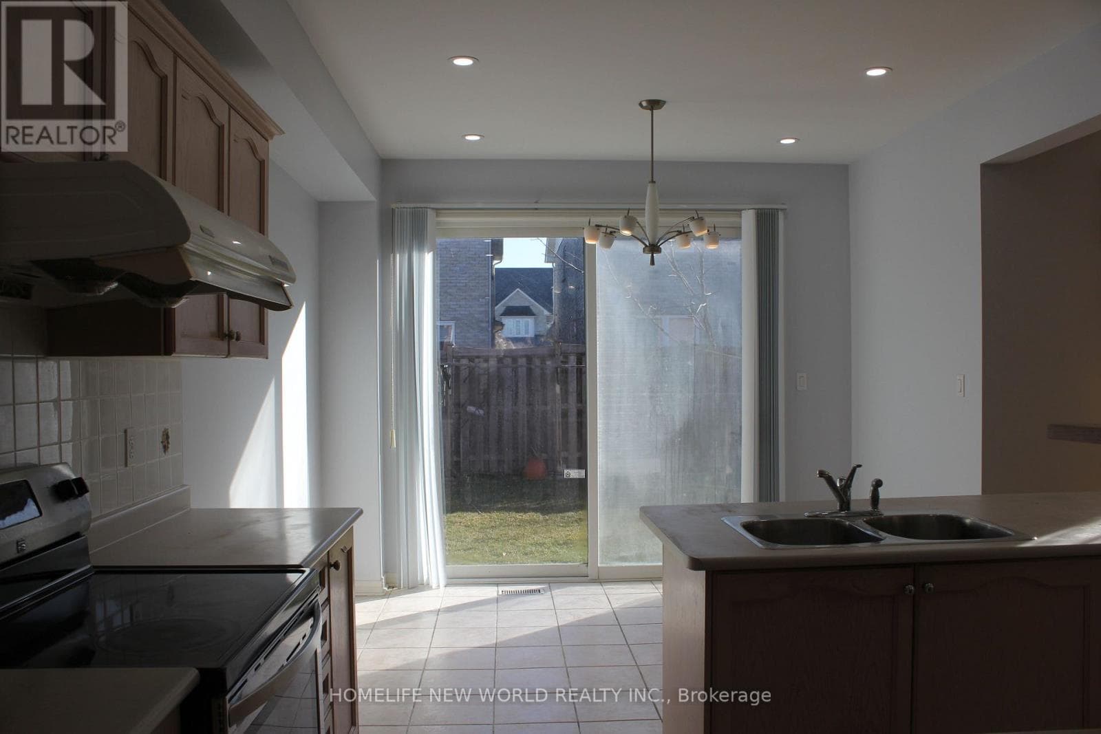 Single Family at 31 Barkwood Hollow, Markham (Berczy), Ontario - Photo 8 - RE/MAX Garden City Realty