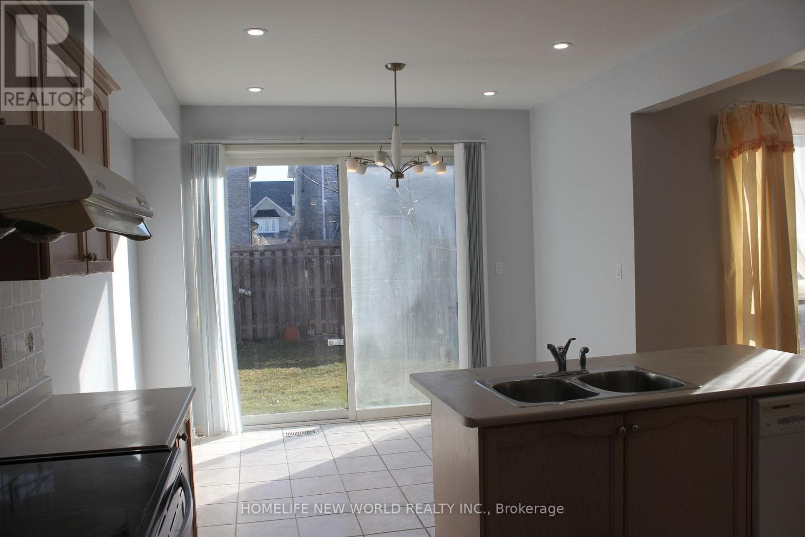 Single Family at 31 Barkwood Hollow, Markham (Berczy), Ontario - Photo 9 - RE/MAX Garden City Realty