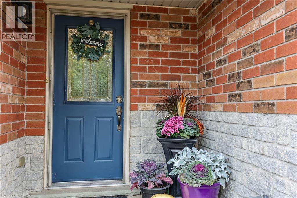 Single Family at 37 BEECH Street, Grimsby, Ontario - Photo 3 - RE/MAX Garden City Realty