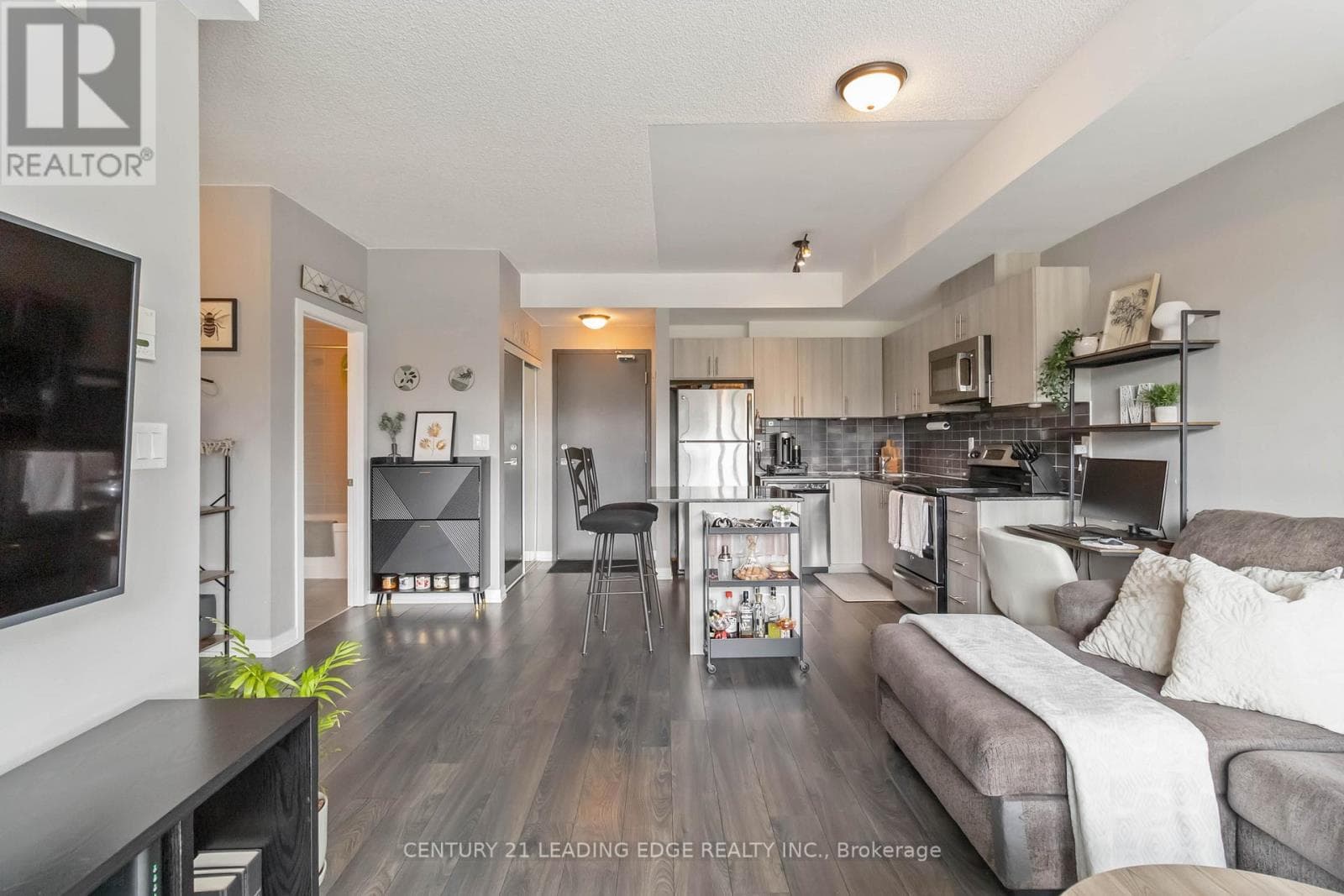 Single Family at 205- 1284 Guelph Line, Burlington (Mountainside), Ontario - Photo 3 - RE/MAX Garden City Realty