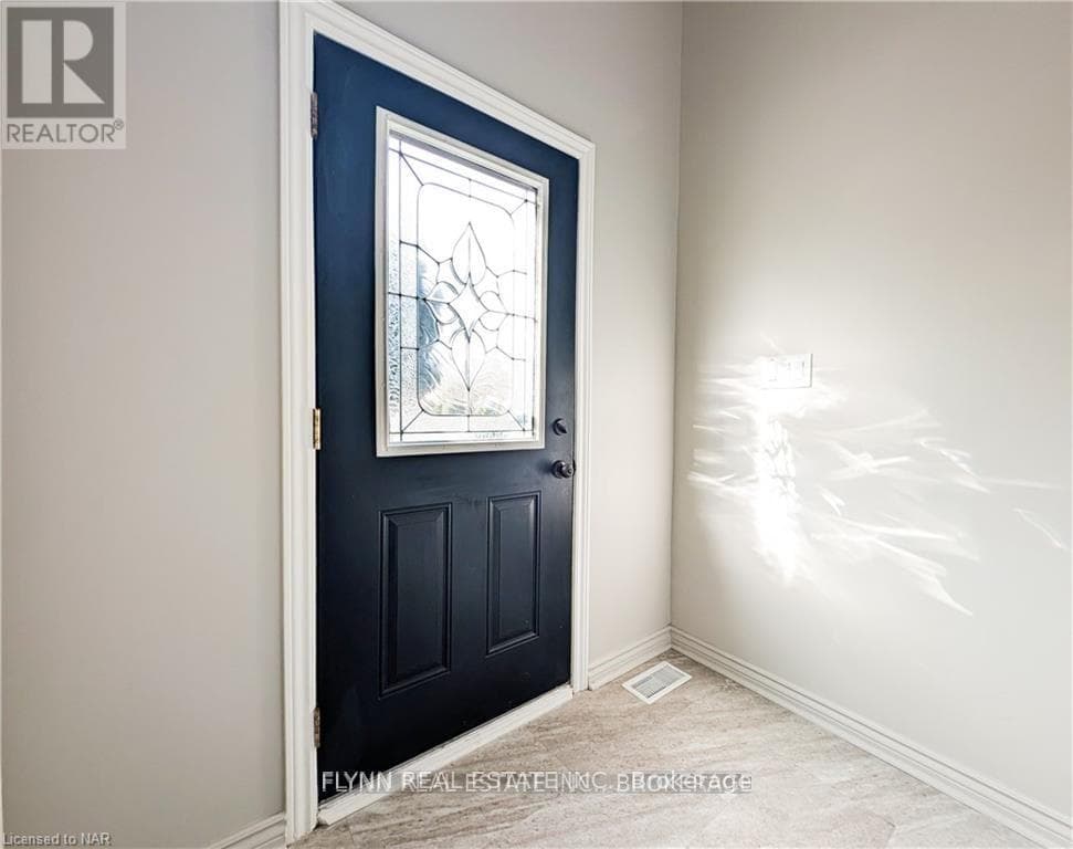 Single Family at A- 164 WINDSOR Street, Welland (Broadway), Ontario - Photo 3 - RE/MAX Garden City Realty
