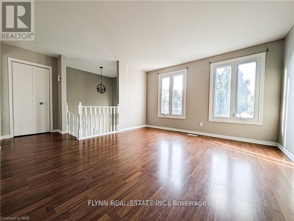 Single Family at A- 164 WINDSOR Street, Welland (Broadway), Ontario - Photo 5 - RE/MAX Garden City Realty
