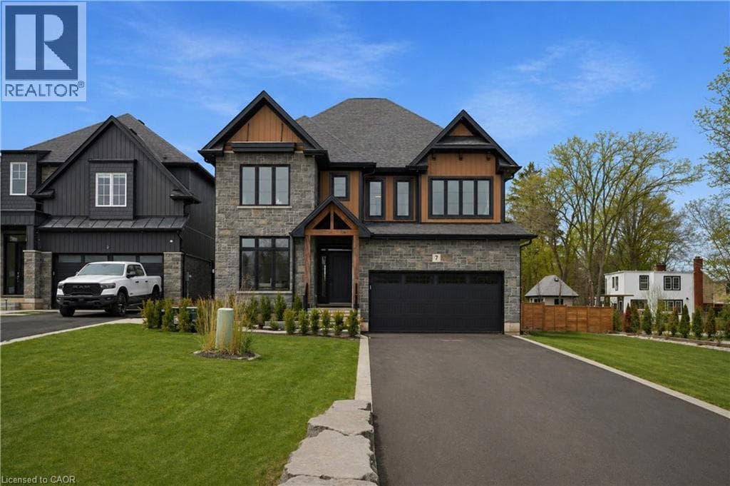 7 BARTLETT Avenue