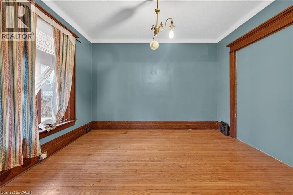Single Family at 4637 ELLIS Street, Niagara Falls, Ontario - Photo 10 - RE/MAX Garden City Realty