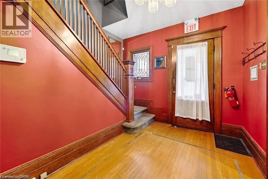 Single Family at 4637 ELLIS Street, Niagara Falls, Ontario - Photo 6 - RE/MAX Garden City Realty