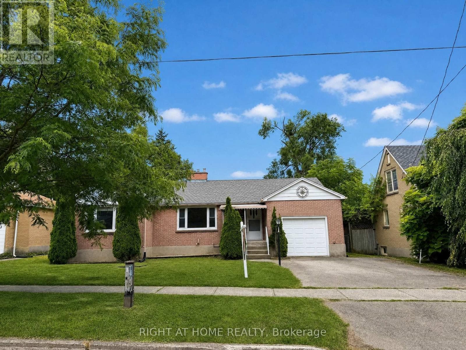 719 Rowntree Avenue