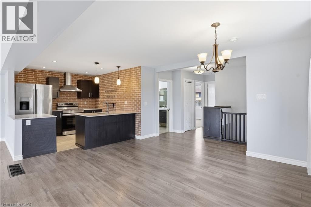 Single Family at 6581 RIALL Street, Niagara Falls, Ontario - Photo 10 - RE/MAX Garden City Realty