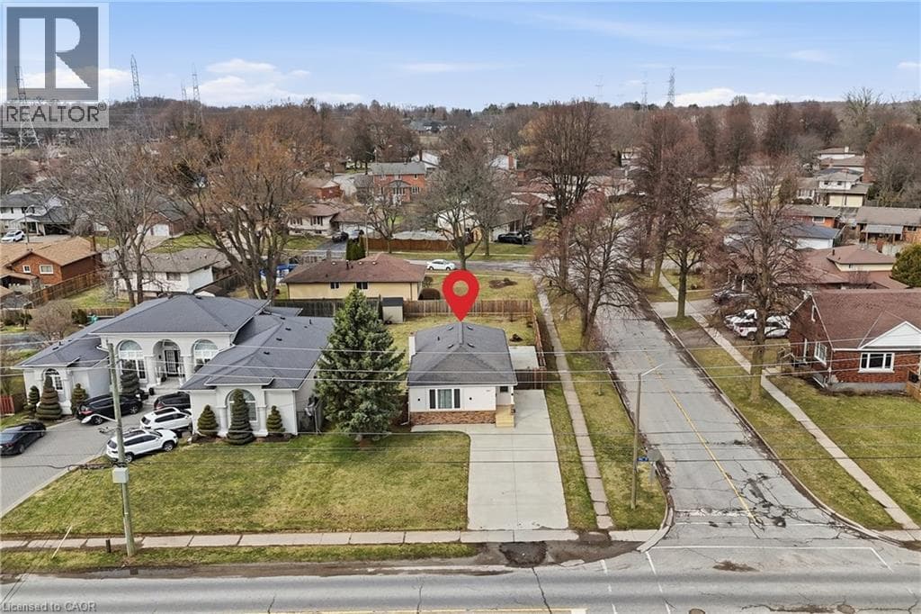 Single Family at 6581 RIALL Street, Niagara Falls, Ontario - Photo 2 - RE/MAX Garden City Realty