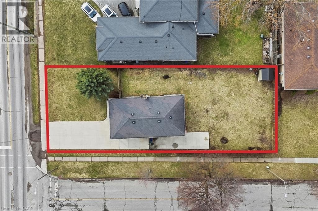 Single Family at 6581 RIALL Street, Niagara Falls, Ontario - Photo 3 - RE/MAX Garden City Realty