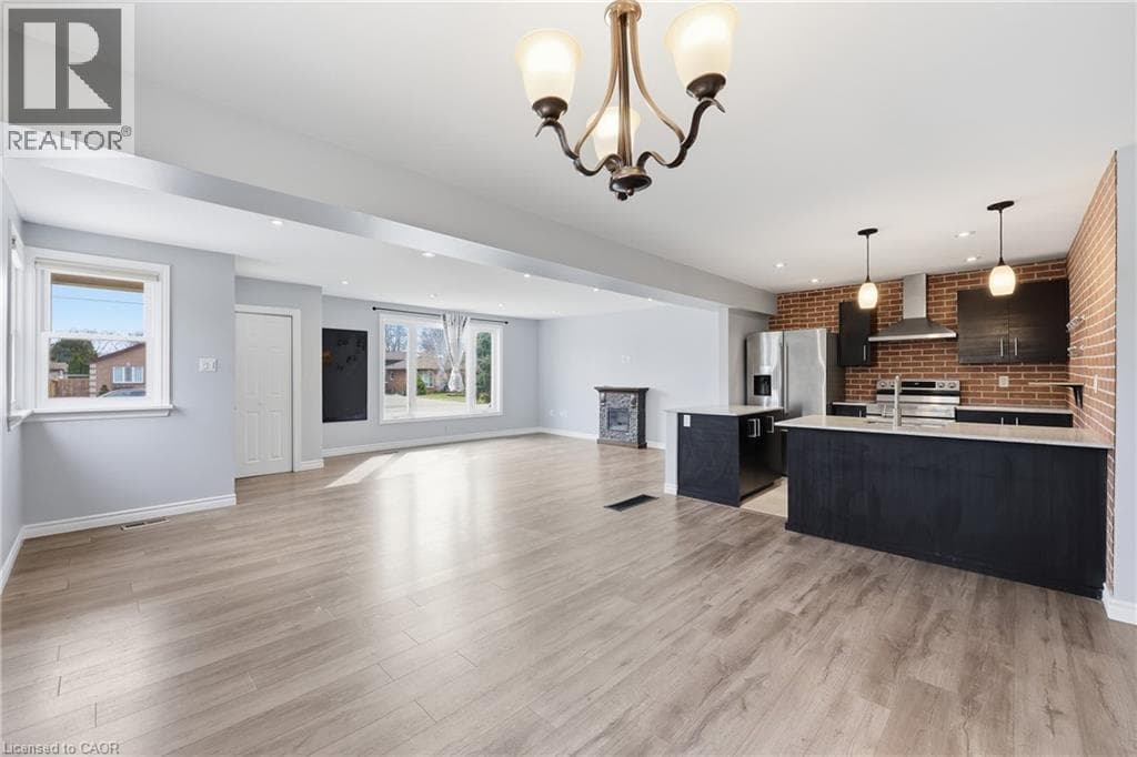 Single Family at 6581 RIALL Street, Niagara Falls, Ontario - Photo 8 - RE/MAX Garden City Realty